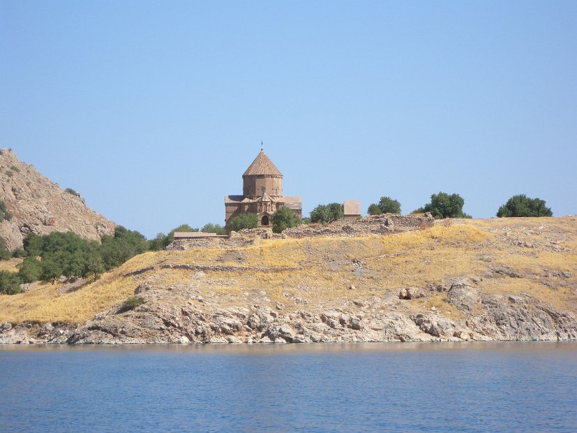 Navigazione verso l'isola di Ahtamar