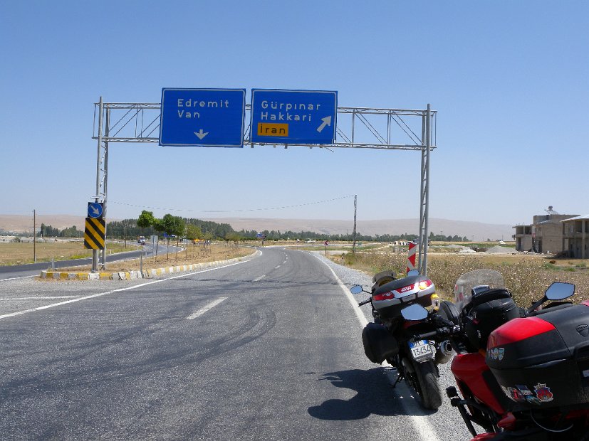 Direzione Hakkari sul confine con l'Iran